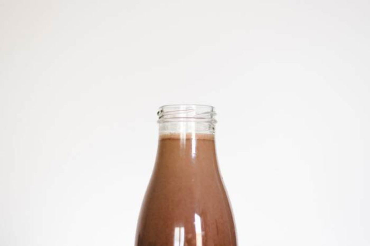 Frasco con bebida de chocolate