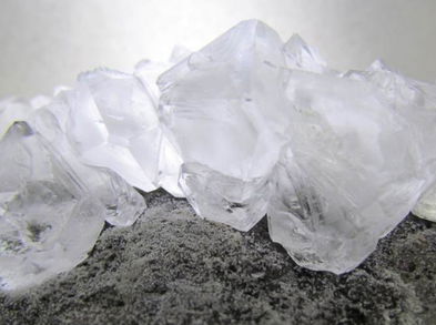 Descubre lo que la piedra de alumbre puede hacer por ti