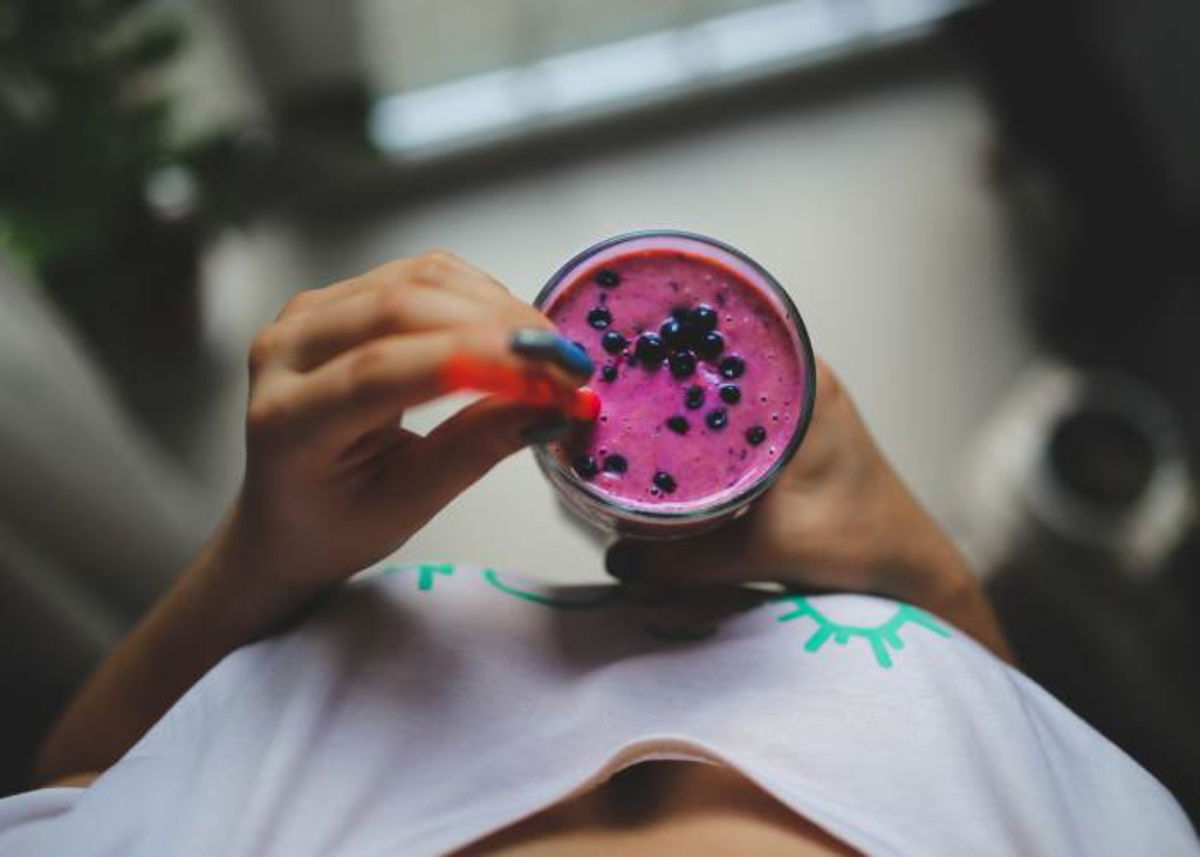 Mujer con batido