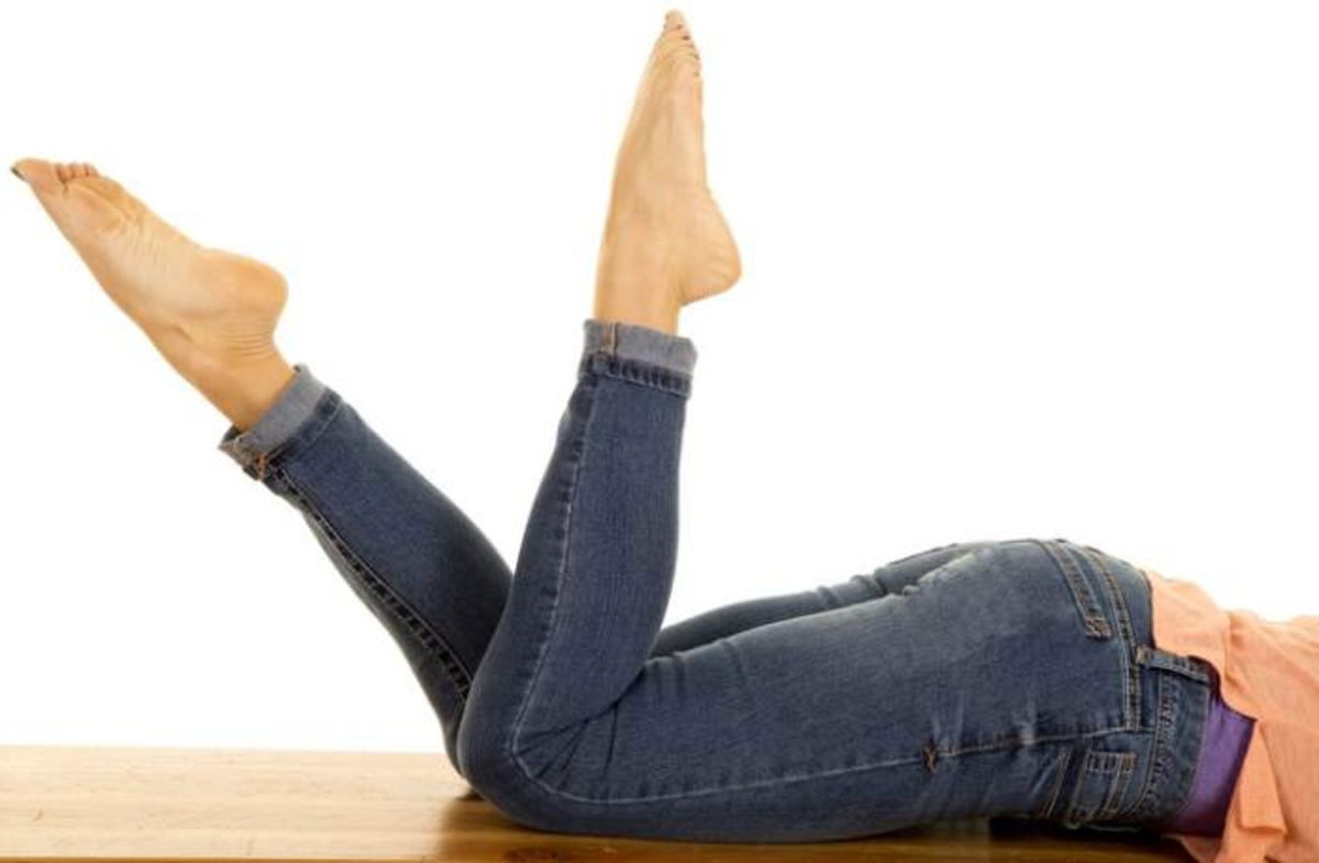 Mujer moviendo piernas