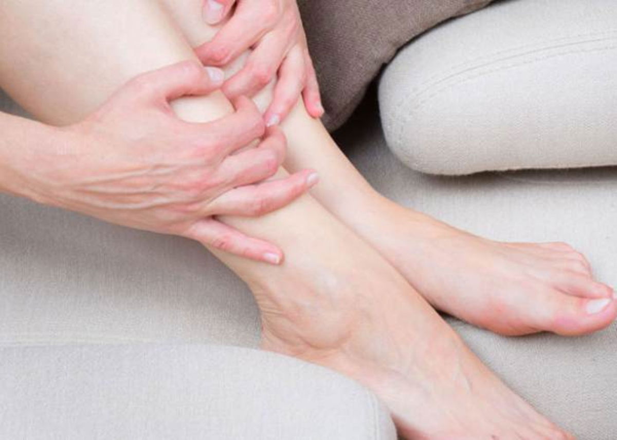 Persona tomando piernas