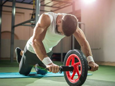 Ponte en forma con estos 5 ejercicios con rueda abdominal