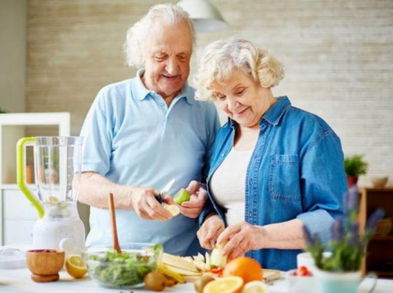 Cómo debe ser la alimentación en la vejez