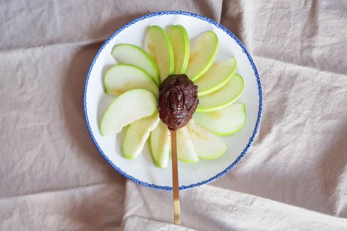 Plato con manzana y nutella