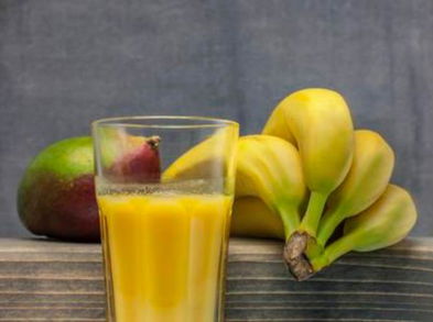 Ayuda prevenir el cáncer de colon con el mango y el plátano
