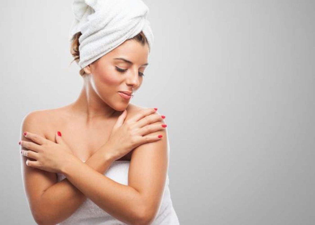 Mujer saliendo ducha