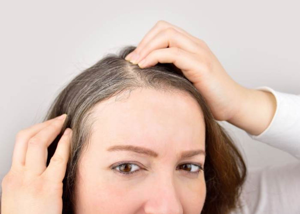 Mujer con canas