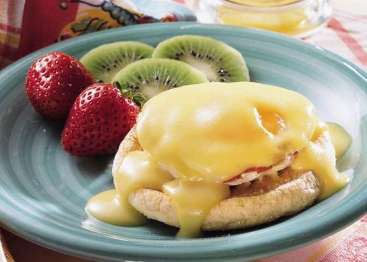Plato con huevo, kiwi y fresa