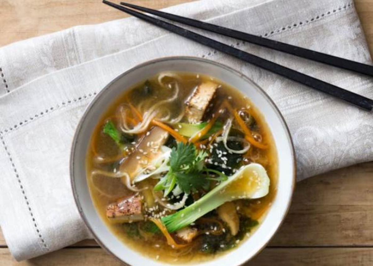 Plato sopa miso