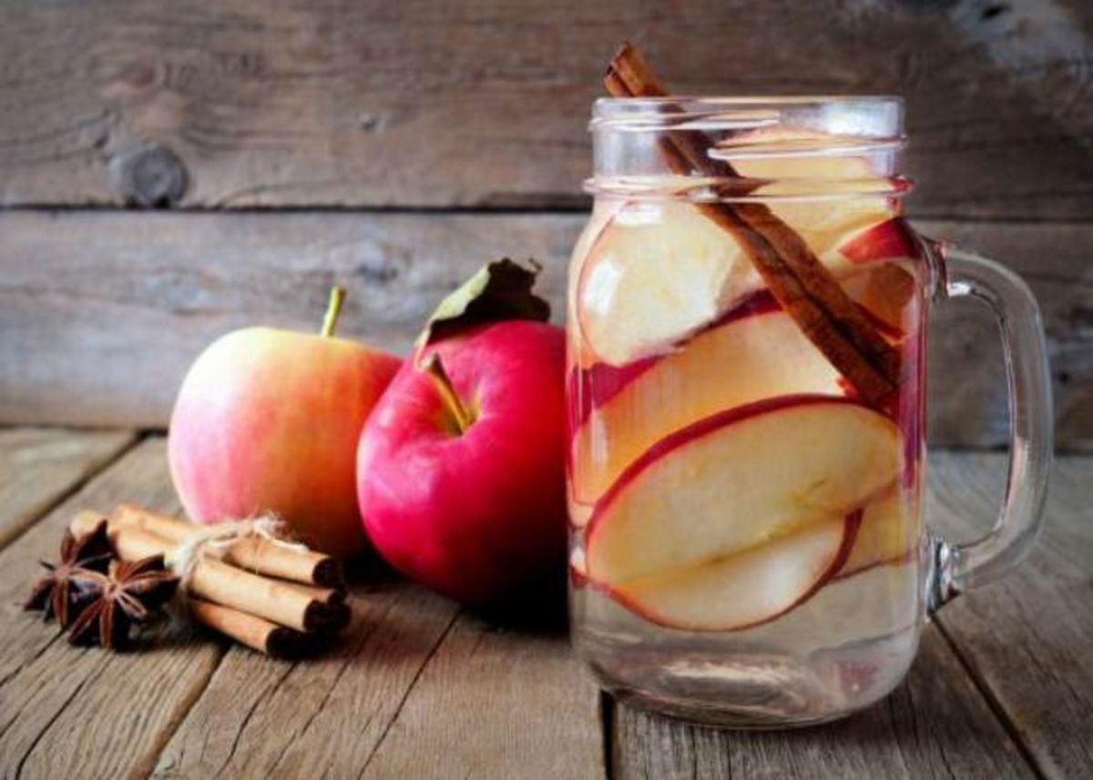 Agua manzana canela