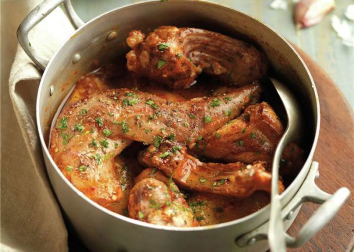 Olla con carne de conejo