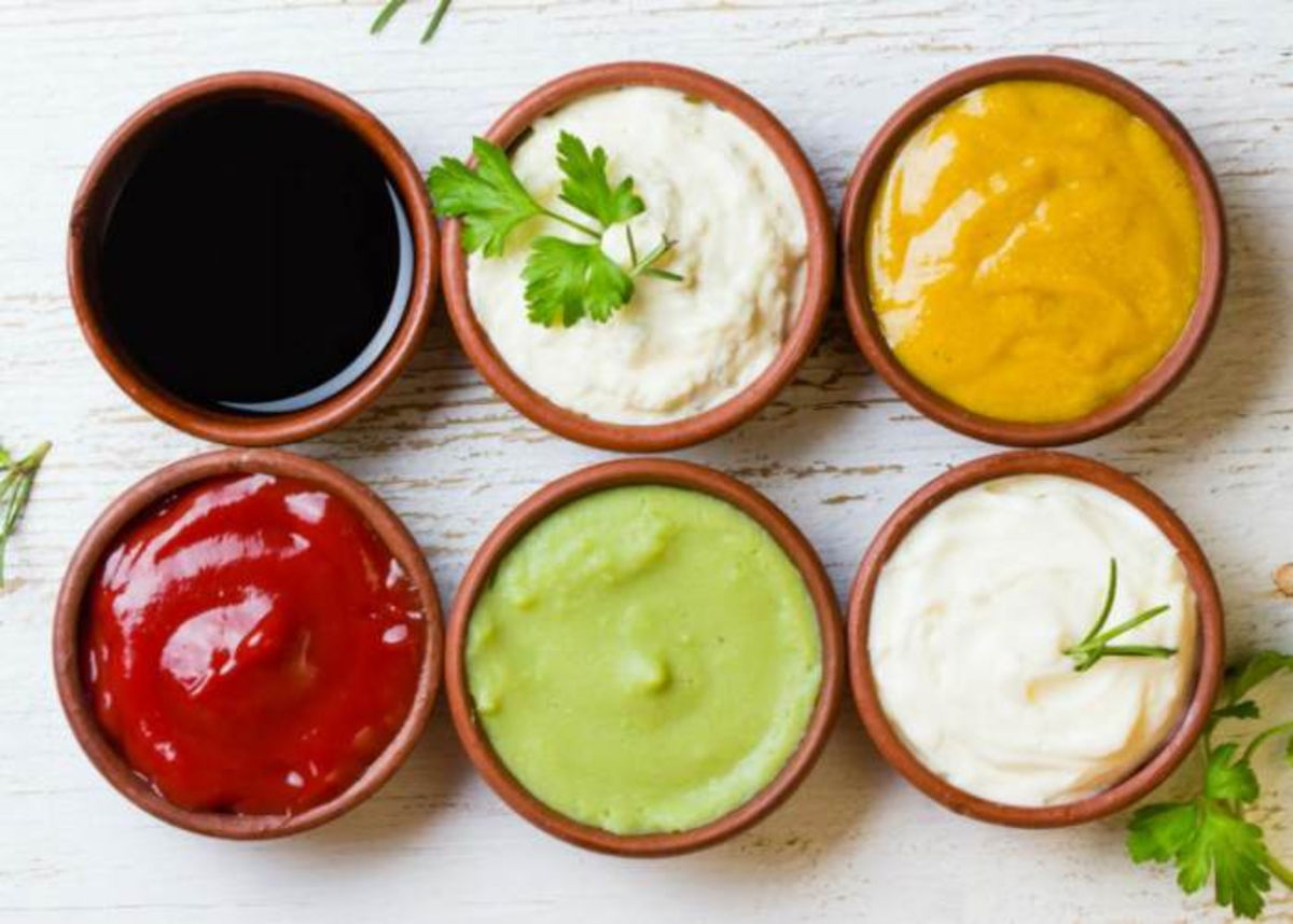 Recipientes con salsas