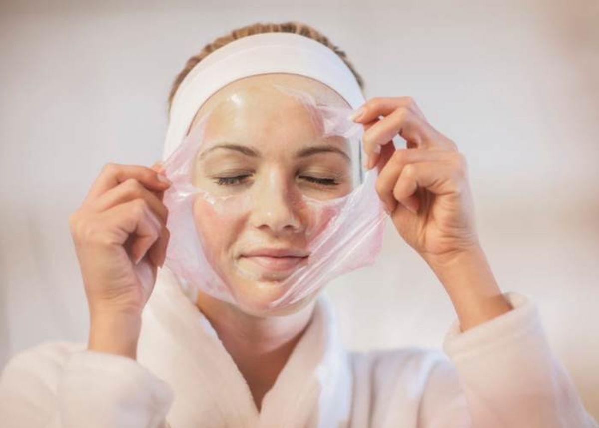 Mujer con mascarilla rostro