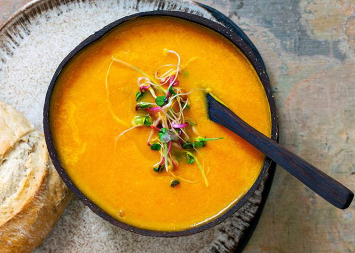 Tazón con crema y cuchara