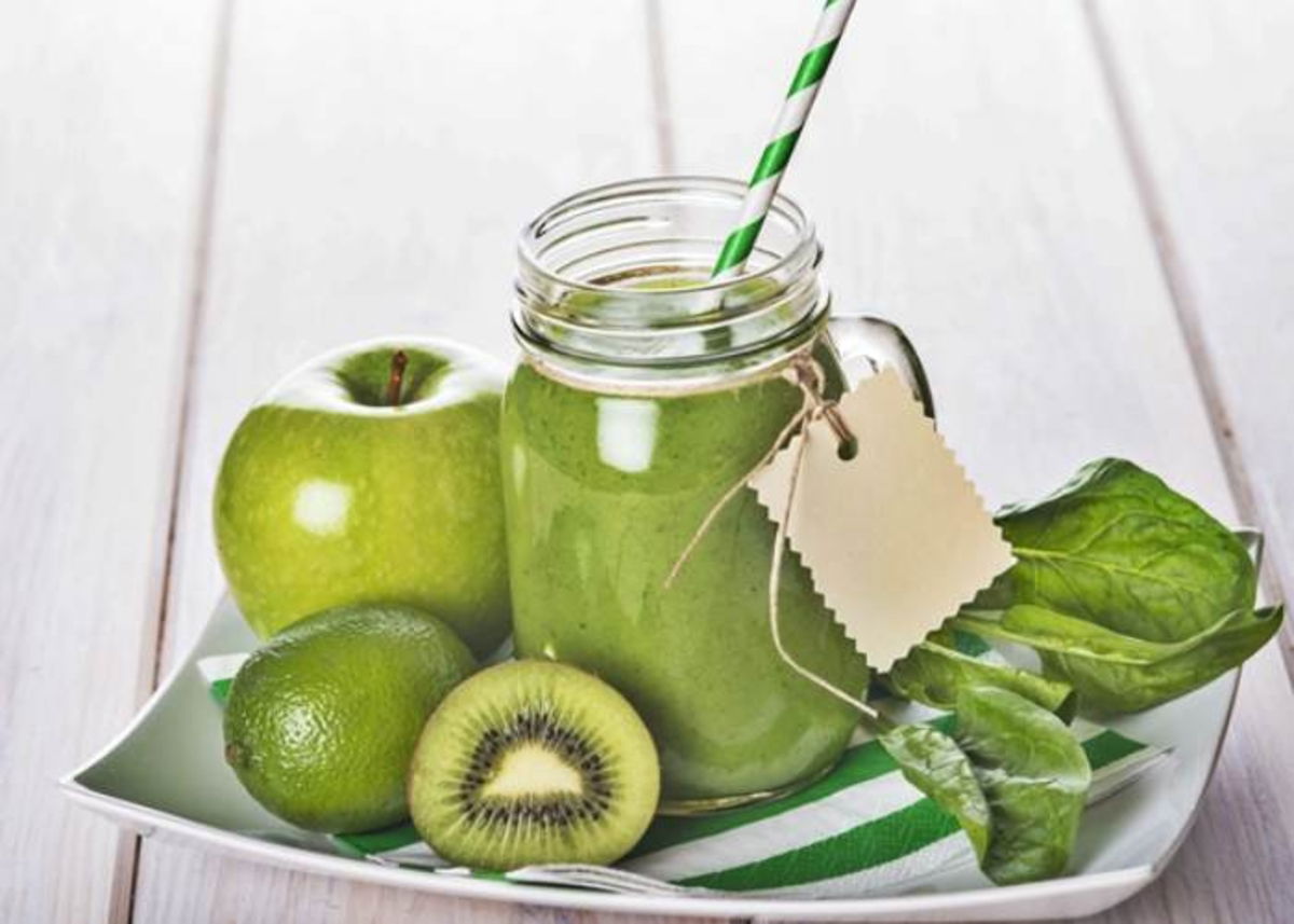 Vaso con zumo de kiwi