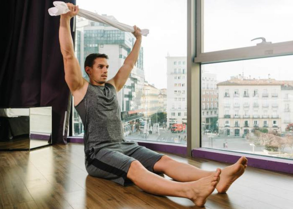 Hombre ejercitándose trapo