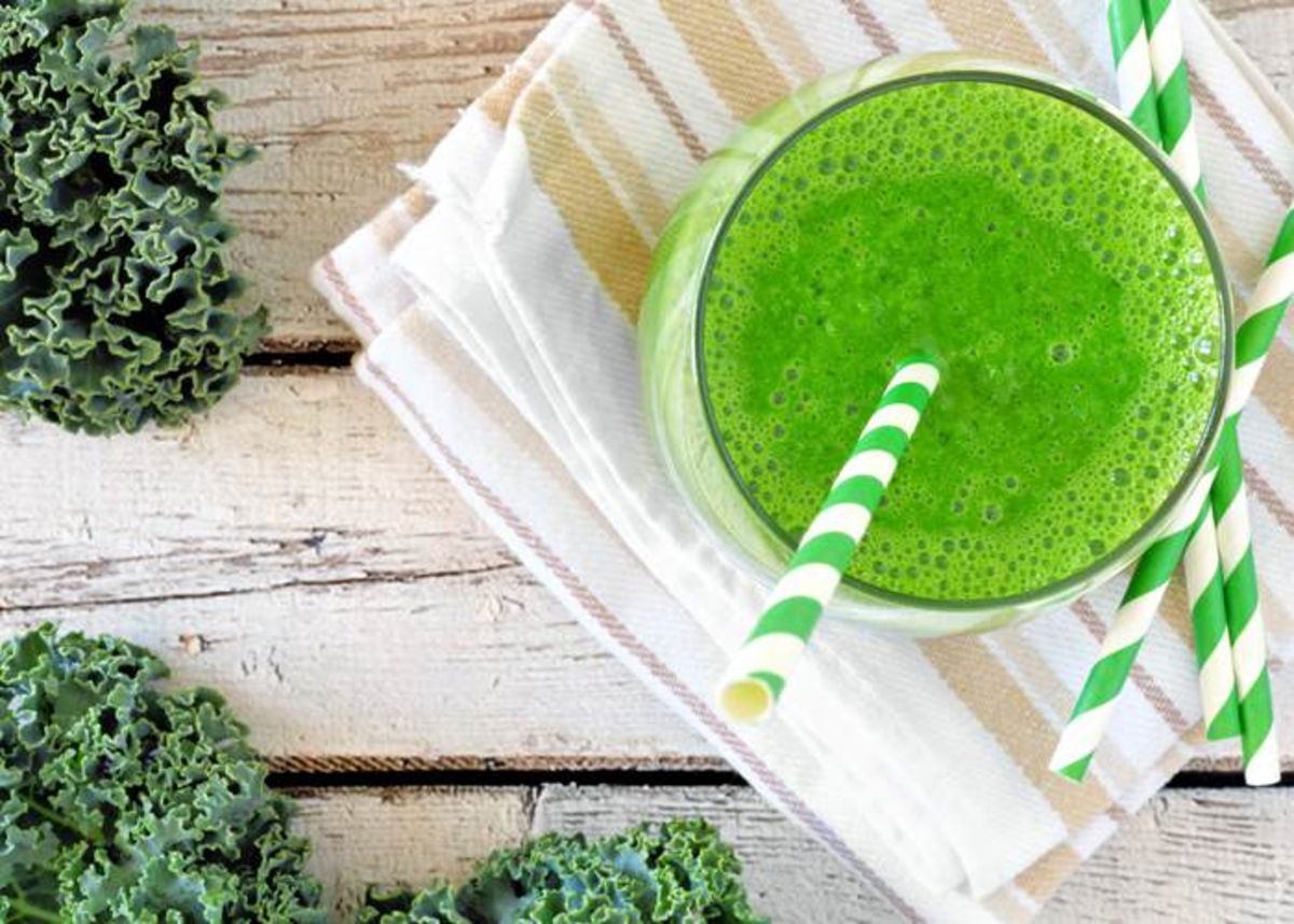 Zumo verde en vaso