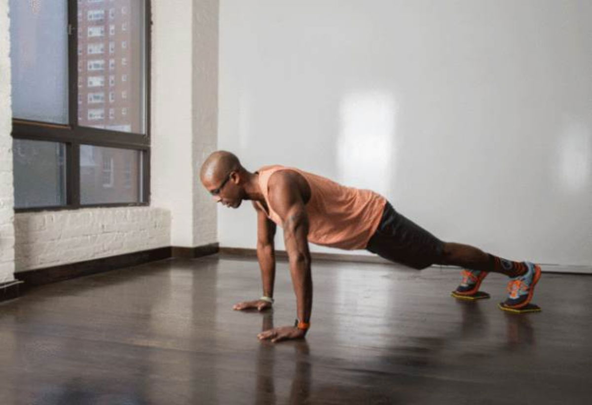 Hombre ejercicio deslizante