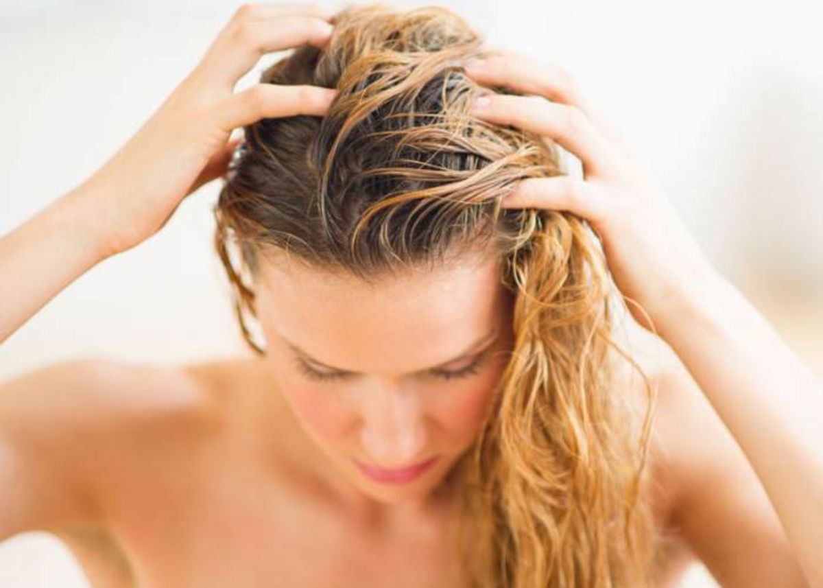 Mujer tomando cabeza