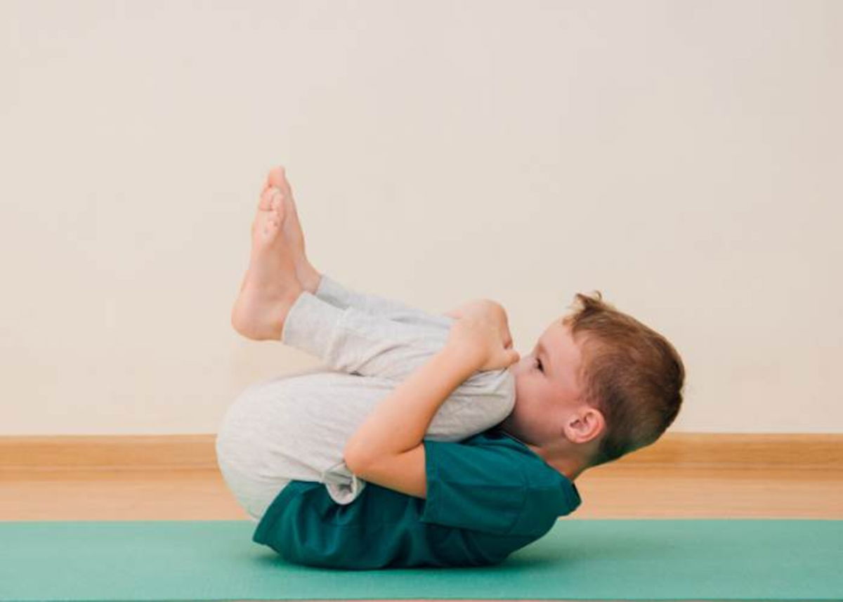 Niño realizando ejercicio