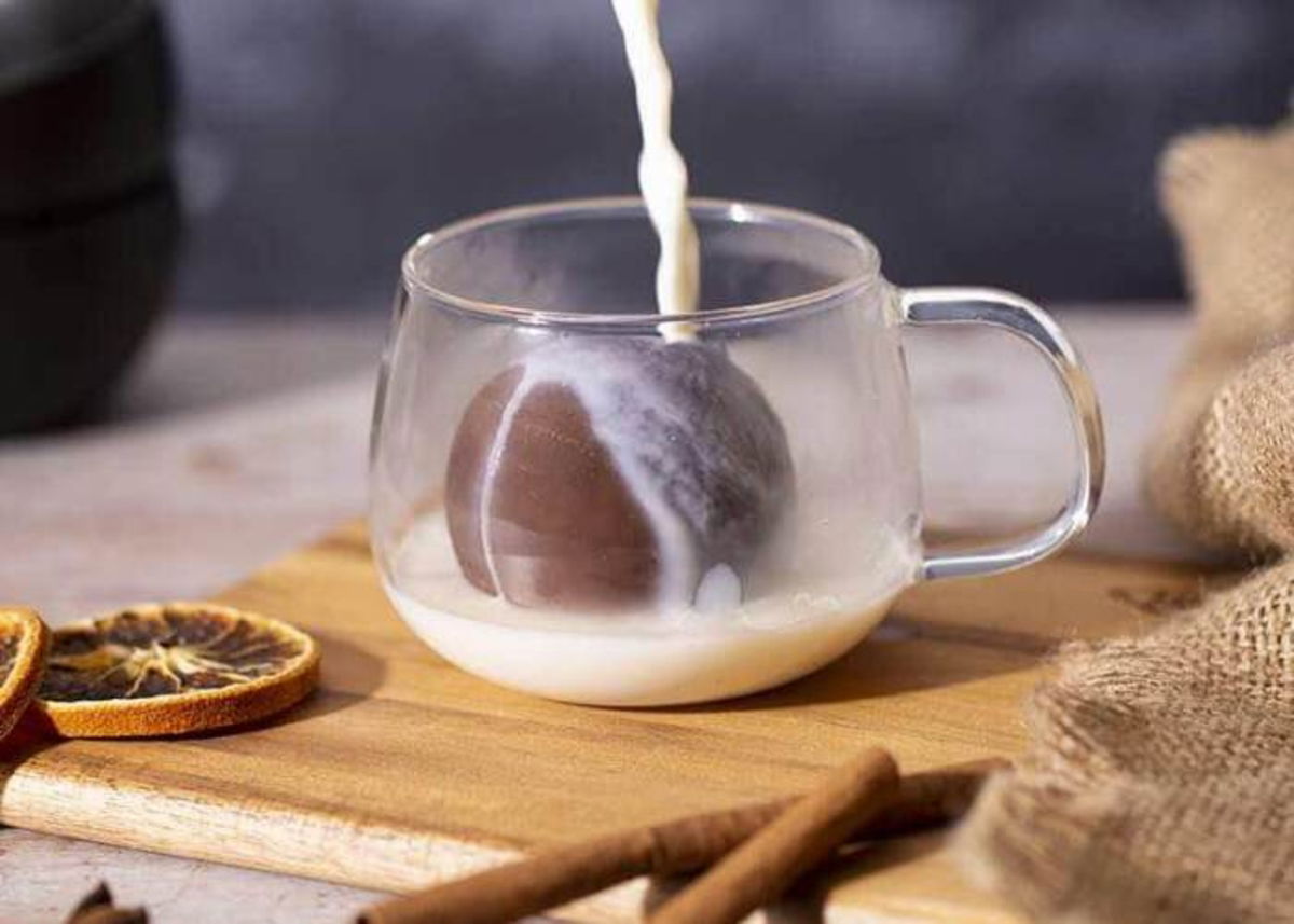 Bebida caliente con bomba chocolate