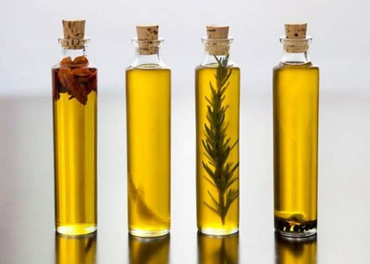 Botellas con aceites aromáticos