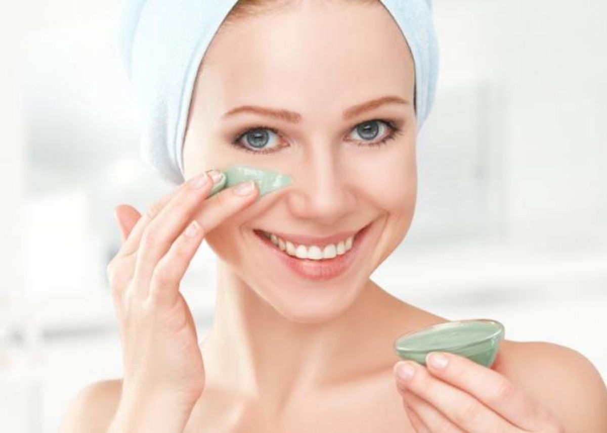 Mujer con mascarilla rostro