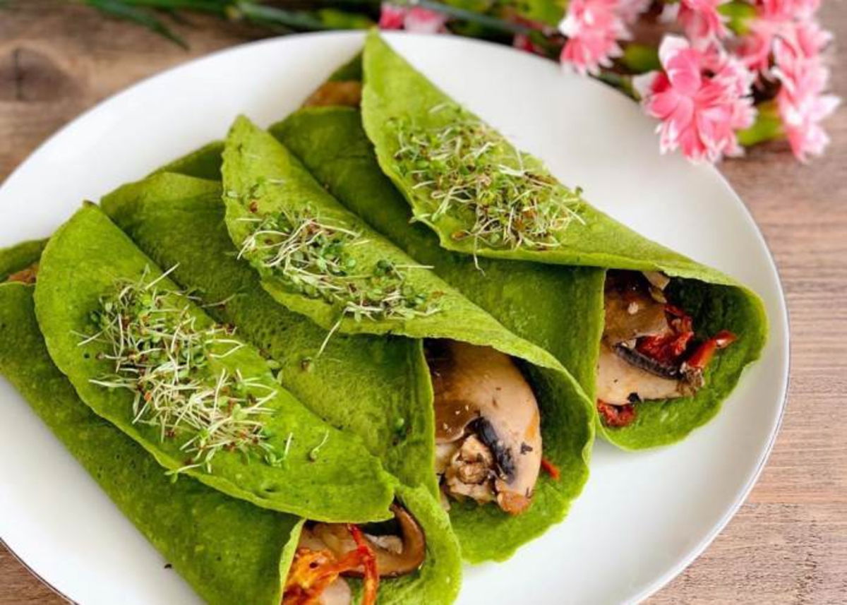 Plato con crepas de espinaca