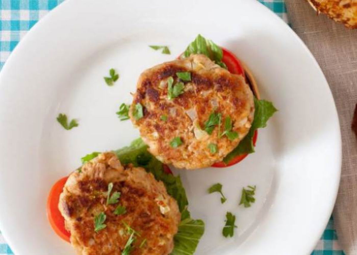 Plato con hamburguesa atún