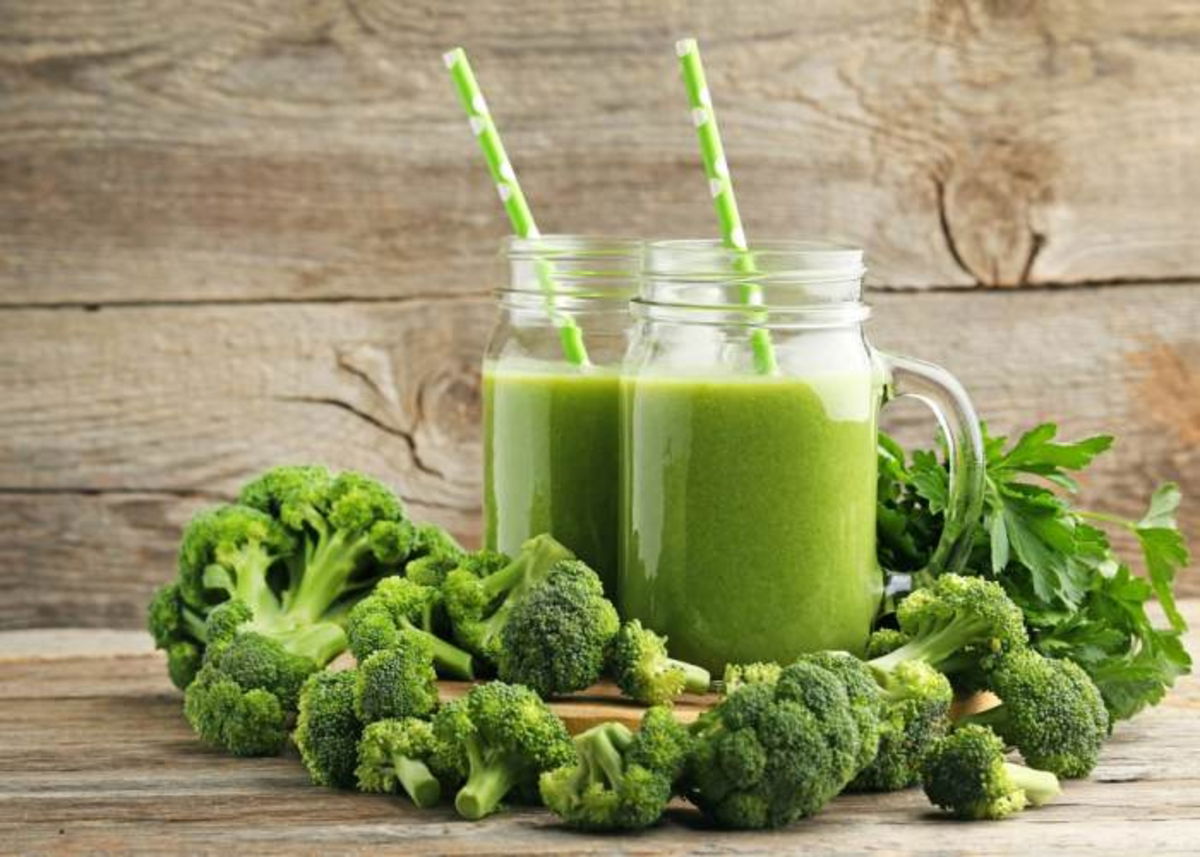 Bebida de brócoli y perejil