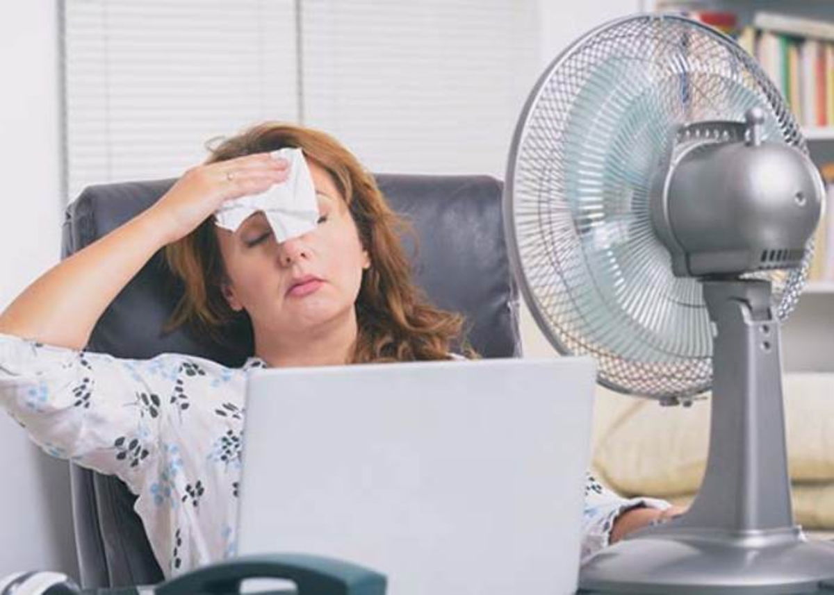 Mujer con mucho calor