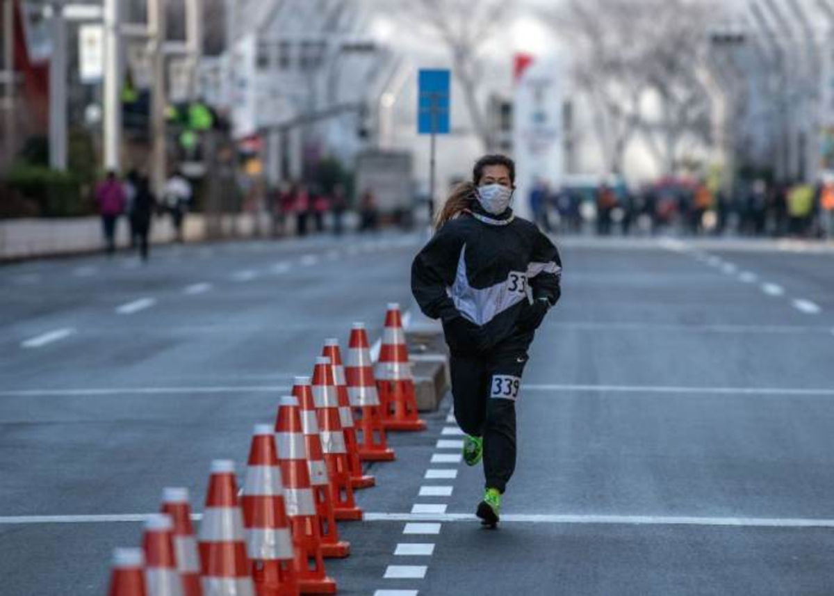Mujer en una maratón