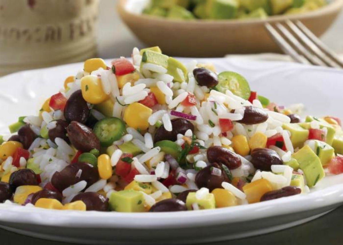 Plato con ensalada de arroz
