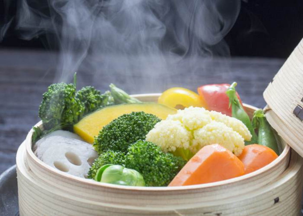Recipiente-con-vegetales-al-vapor