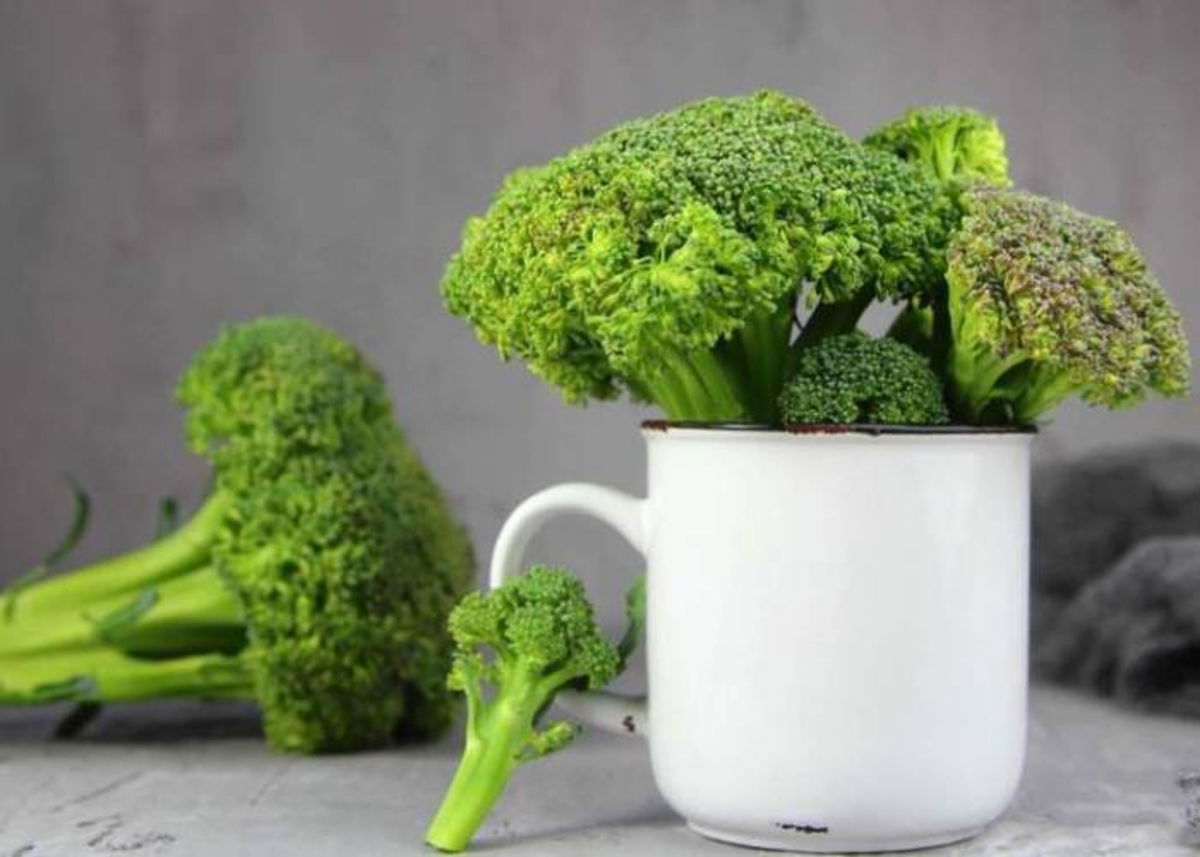 Taza con brócoli