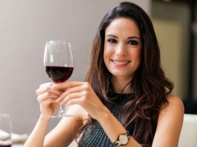 Vino tinto para acabar con el acné