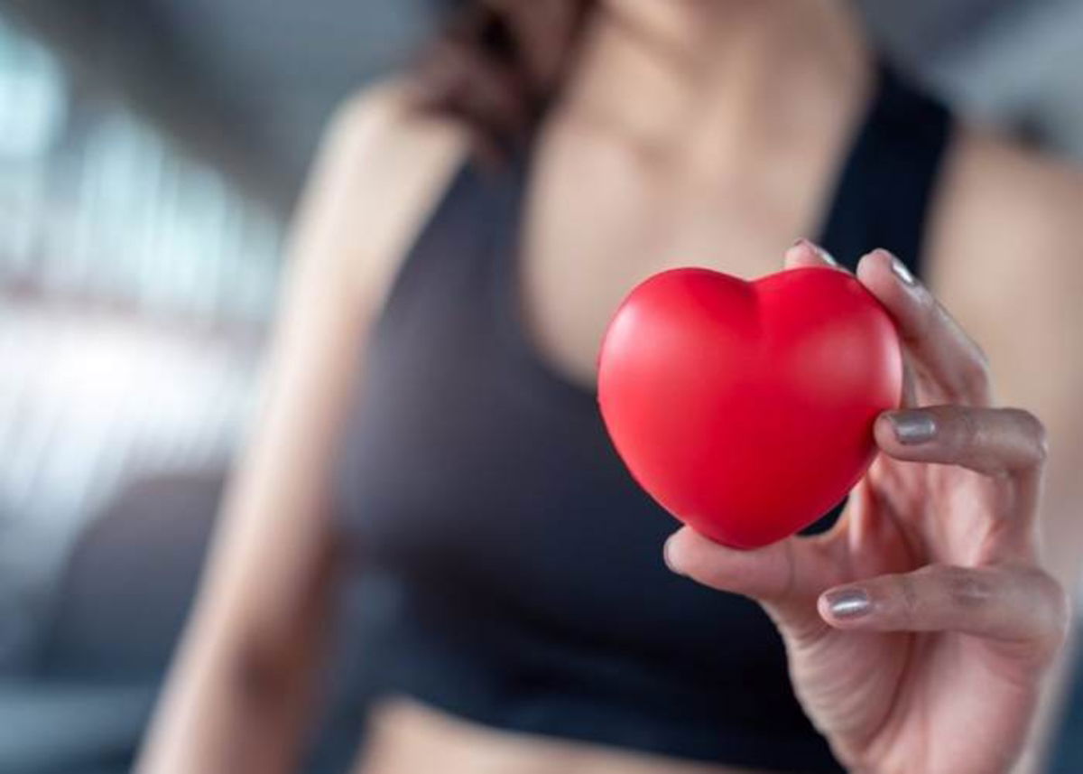 Deportista corazón en mano