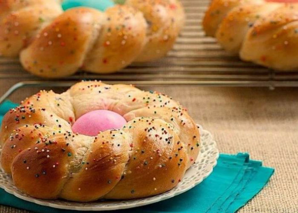 Plato con mona de Pascua