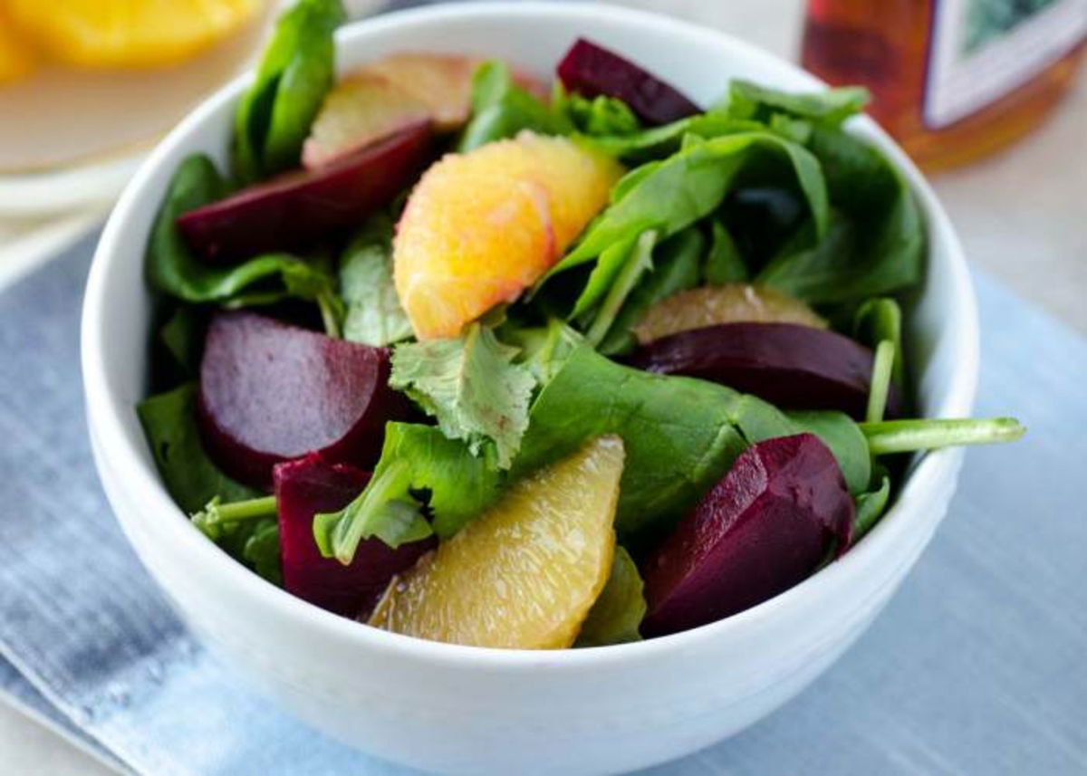 Tazón con ensalada remolacha