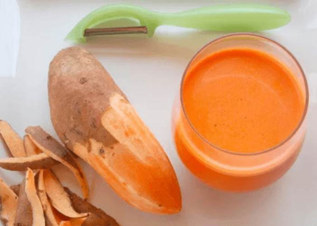 Vaso con zumo y batata