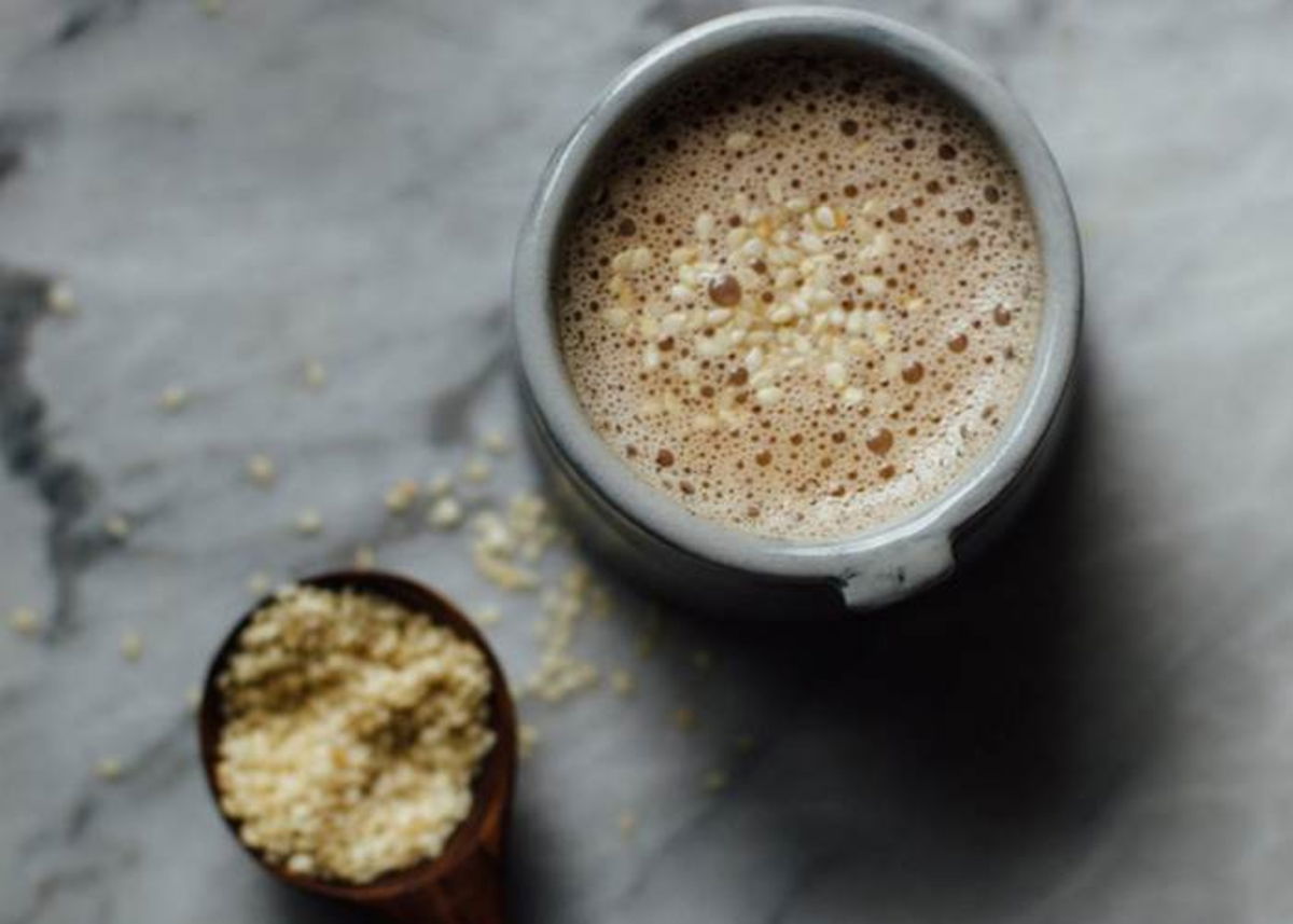 Bebida con semillas sésamo