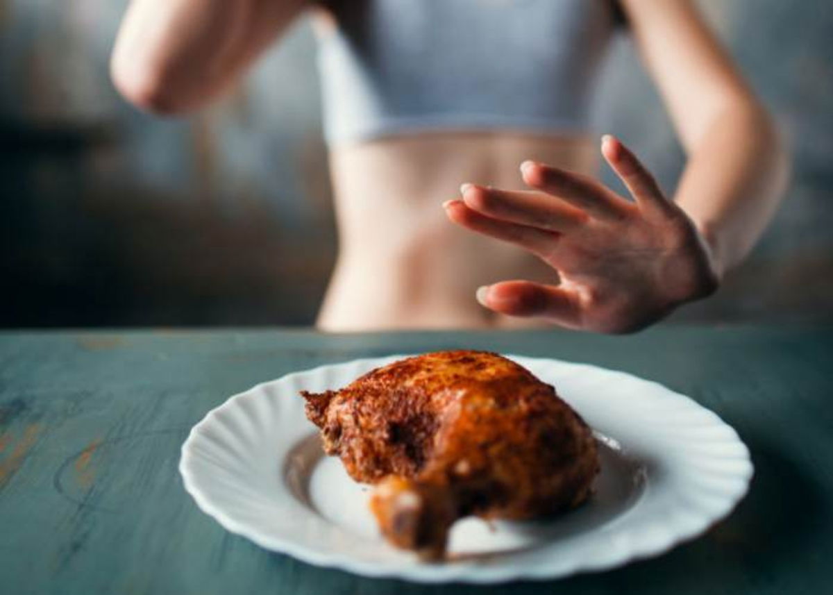 Persona rechaza comida