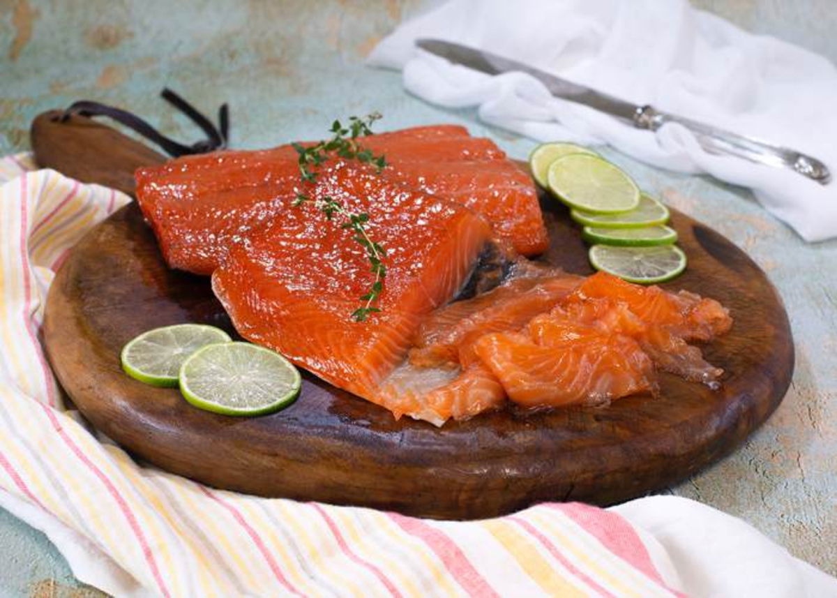 Tabla con salmón ahumado