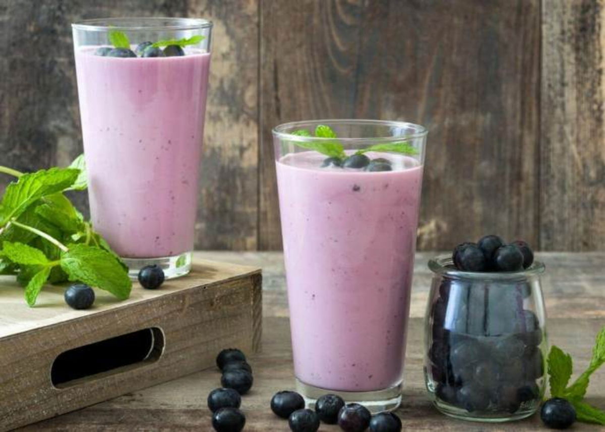 Bebida kéfir y arándanos