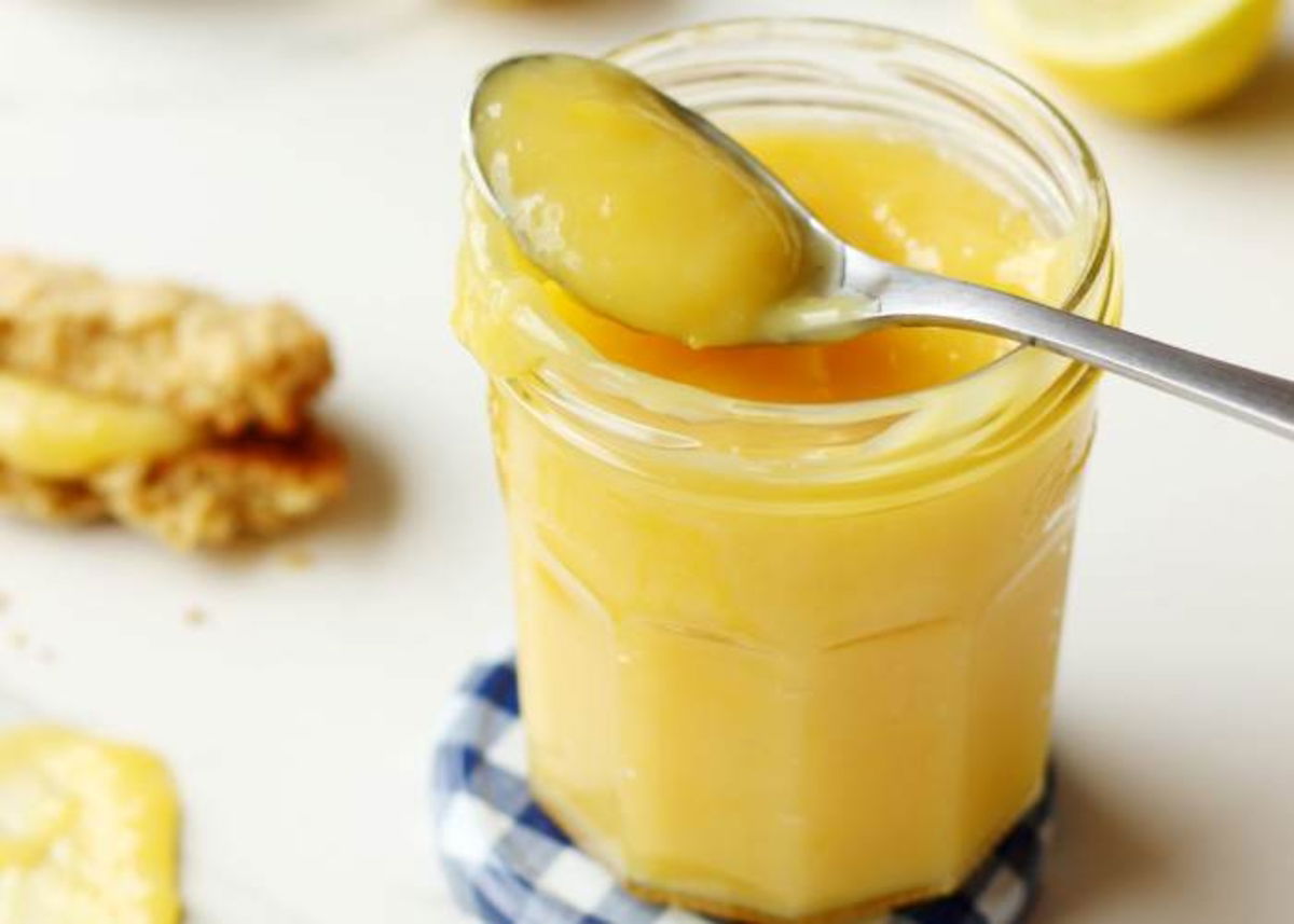 Frasco con crema de limón