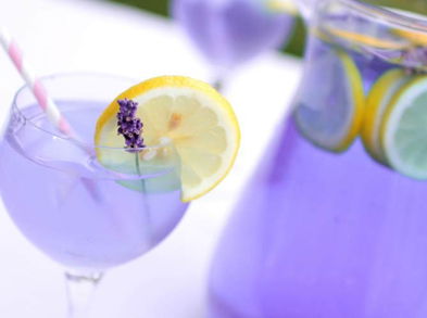 Limonada de lavanda para minimizar el dolor de cabeza