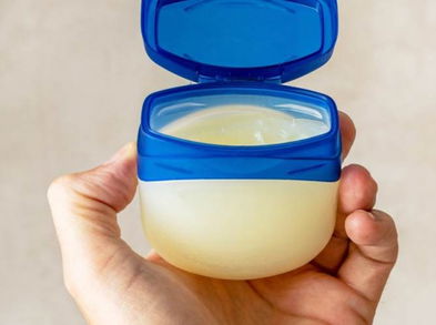 ¿La vaselina ayuda a crecer las pestañas?