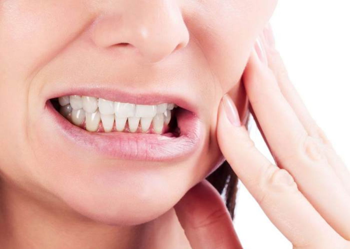 Mujer con sensibilidad dental