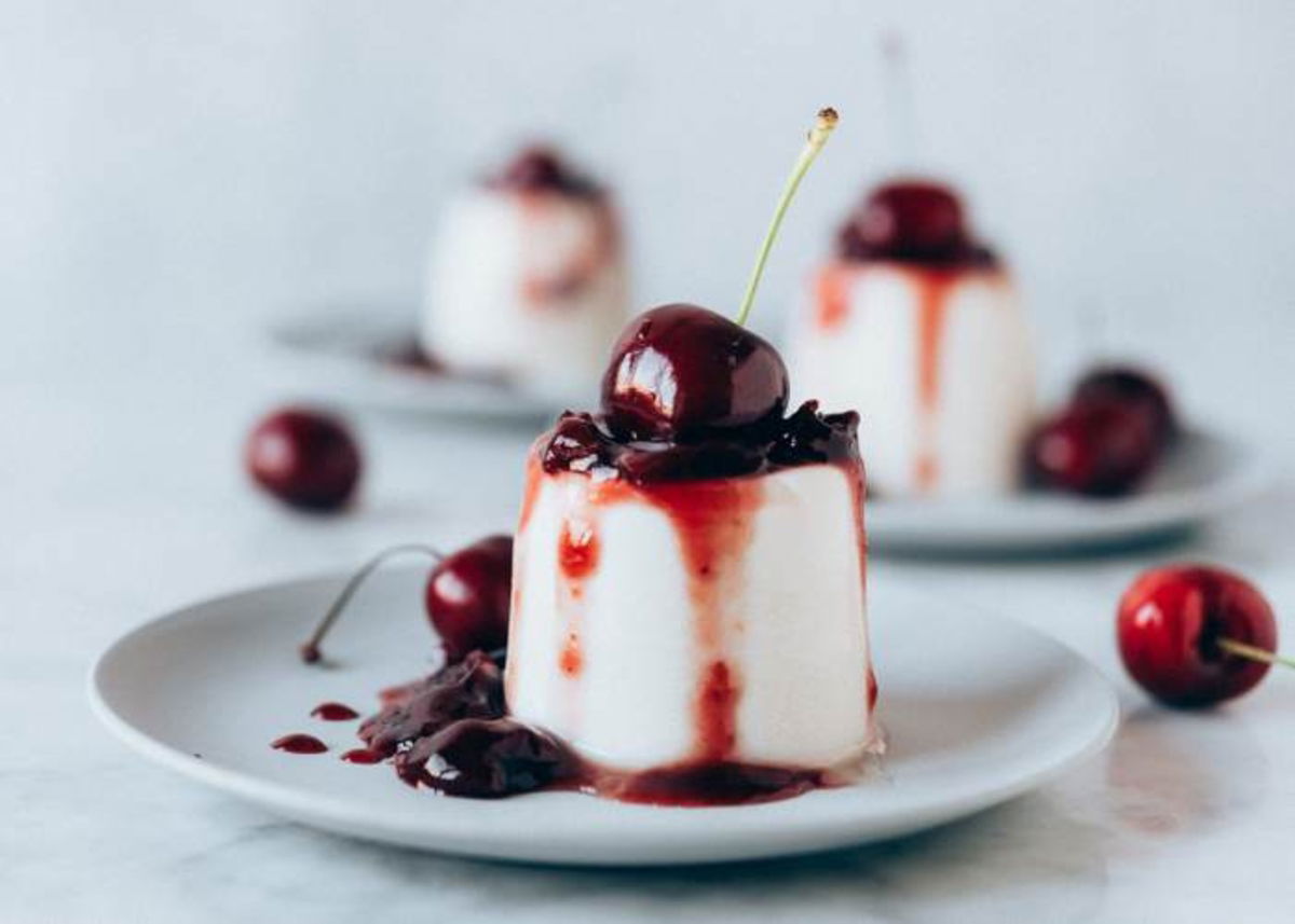 Plato con panna-cotta