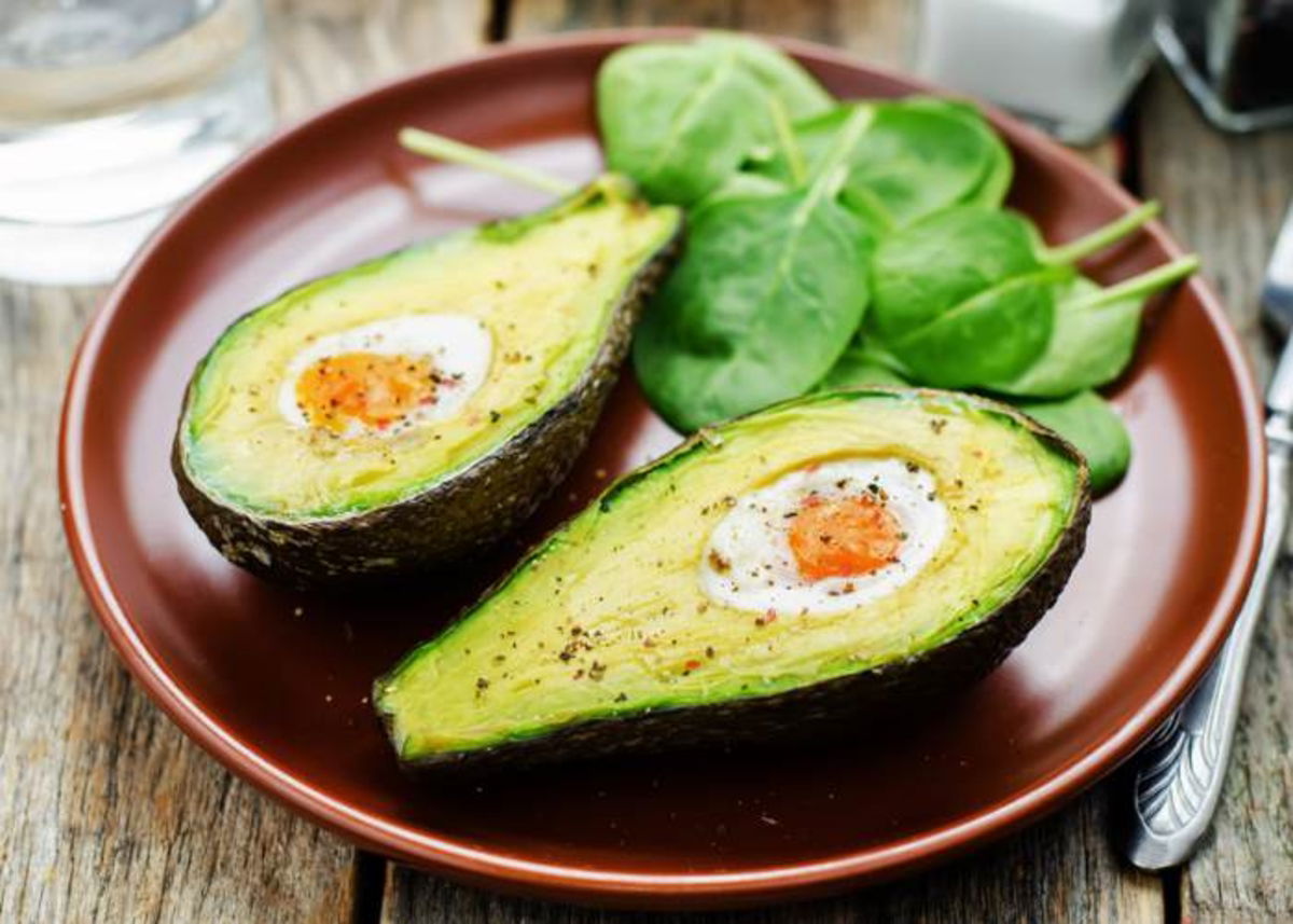 Aguacate-relleno-huevo